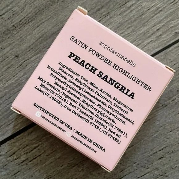 SOPHIA + MABELLE Satin Powder Highlighter Peach Sangria - Picture 1 of 3